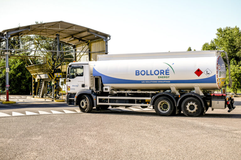 Camion fioul Bolloré Energy