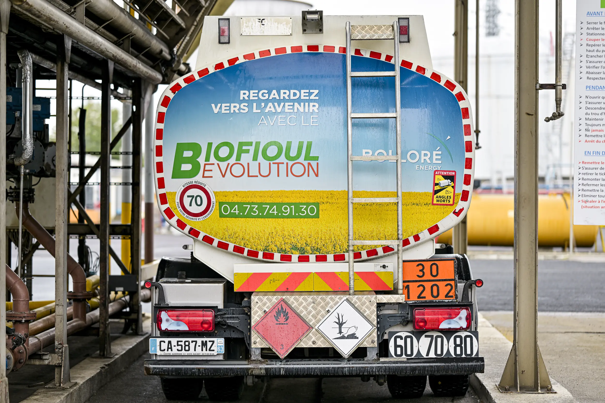 Camion-citerne Bolloré Energy de livraison de biofioul lors d’une opération de chargement